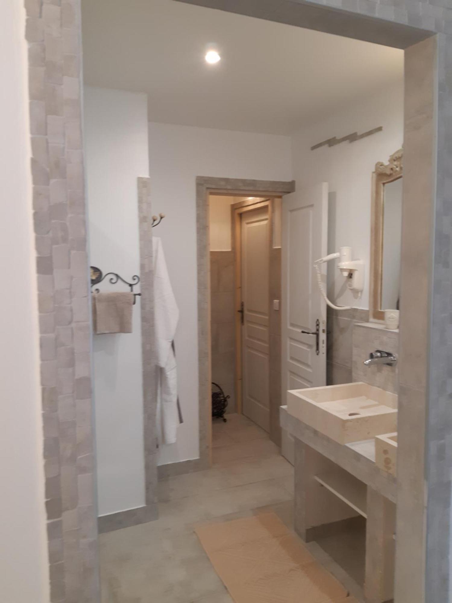 Les Chambres Manon - Piscine, Spa, Tennis Belcodene Szoba fotó